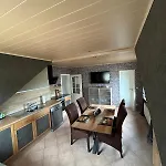 Stilvolle Im Zweifamilienhaus Mit Feldrandlage Und Zentraler Lage * Rodenbach (Main-Kinzig)