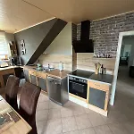 Stilvolle Im Zweifamilienhaus Mit Feldrandlage Und Zentraler Lage Apartment *