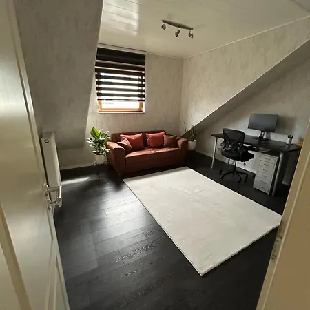 Stilvolle Im Zweifamilienhaus Mit Feldrandlage Und Zentraler Lage * Rodenbach (Main-Kinzig)