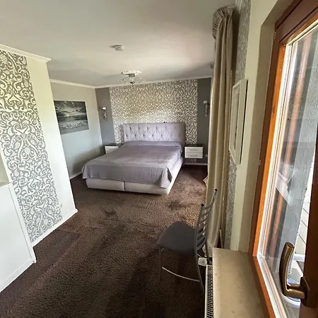 Stilvolle Im Zweifamilienhaus Mit Feldrandlage Und Zentraler Lage Διαμέρισμα *