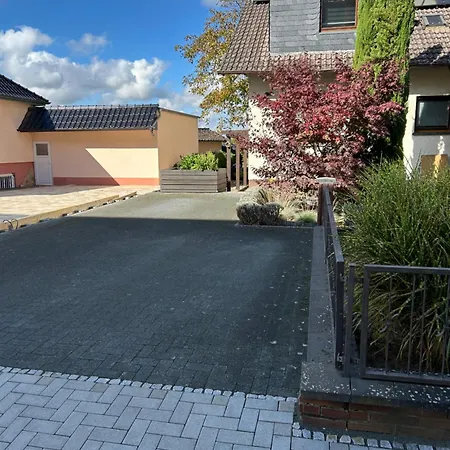 Stilvolle Im Zweifamilienhaus Mit Feldrandlage Und Zentraler Lage