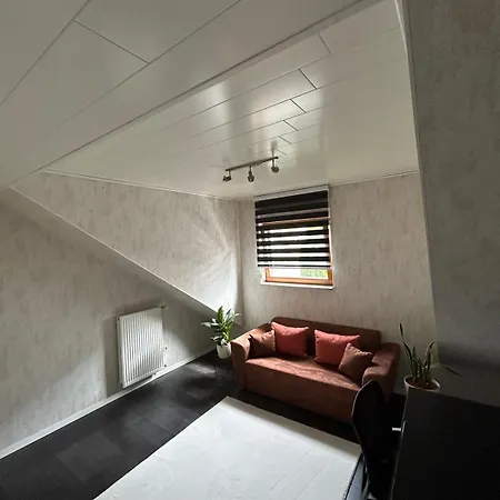 Stilvolle Im Zweifamilienhaus Mit Feldrandlage Und Zentraler Lage * Rodenbach (Main-Kinzig)