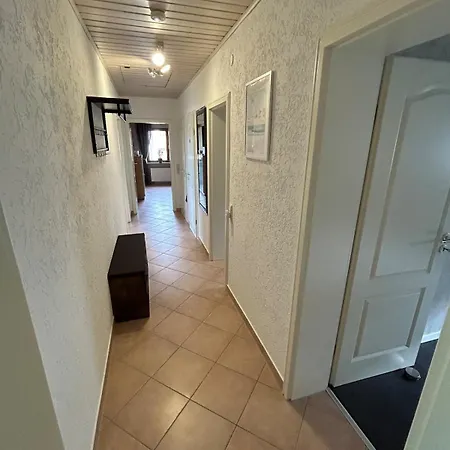 Stilvolle Im Zweifamilienhaus Mit Feldrandlage Und Zentraler Lage *