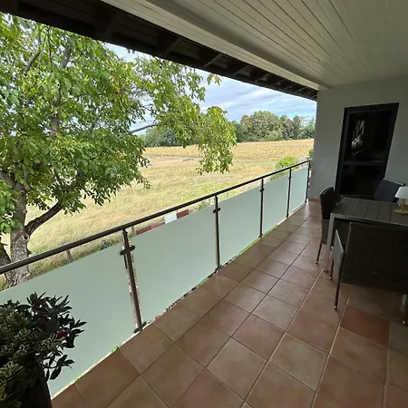 Appartement Stilvolle Im Zweifamilienhaus Mit Feldrandlage Und Zentraler Lage *