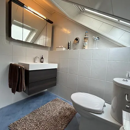 Stilvolle Im Zweifamilienhaus Mit Feldrandlage Und Zentraler Lage Διαμέρισμα