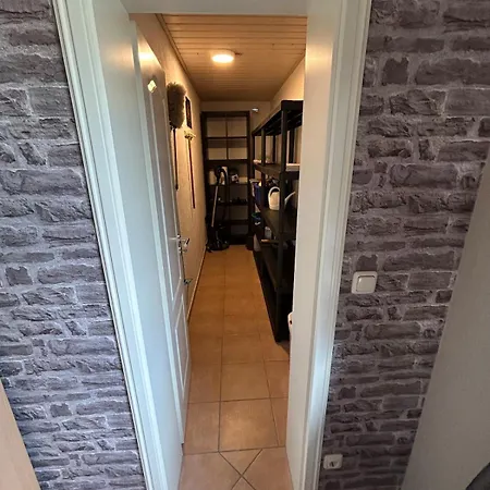 Stilvolle Im Zweifamilienhaus Mit Feldrandlage Und Zentraler Lage *
