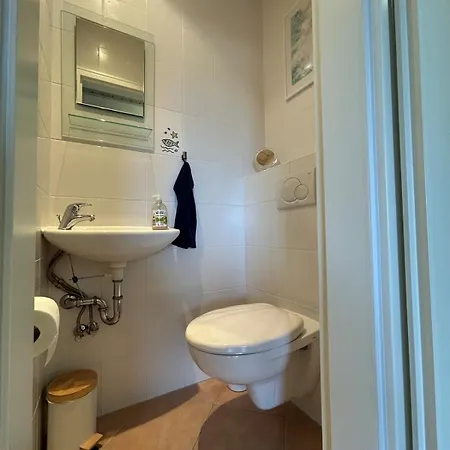 Stilvolle Im Zweifamilienhaus Mit Feldrandlage Und Zentraler Lage