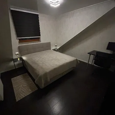 Stilvolle Im Zweifamilienhaus Mit Feldrandlage Und Zentraler Lage