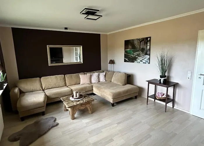 Stilvolle Im Zweifamilienhaus Mit Feldrandlage Und Zentraler Lage *