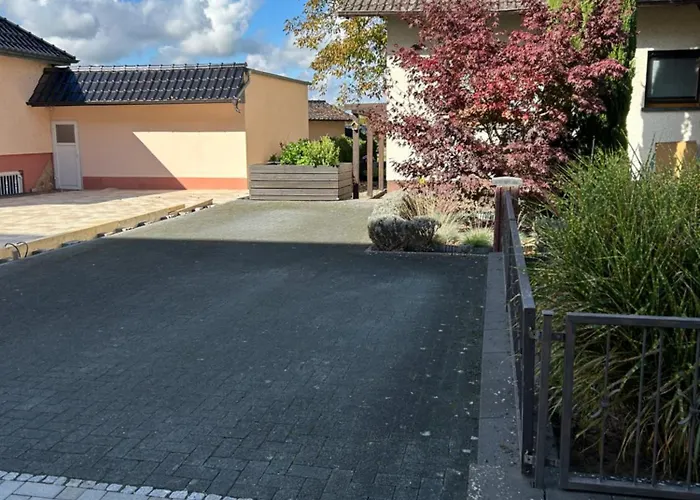 Stilvolle Im Zweifamilienhaus Mit Feldrandlage Und Zentraler Lage