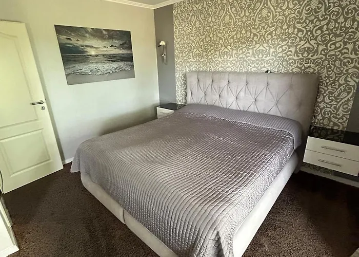 Apartment Stilvolle Im Zweifamilienhaus Mit Feldrandlage Und Zentraler Lage *