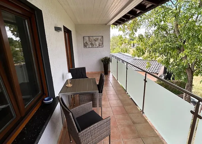 Stilvolle Im Zweifamilienhaus Mit Feldrandlage Und Zentraler Lage Rodenbach (Main-Kinzig)