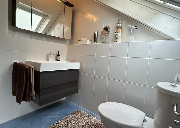 Stilvolle Im Zweifamilienhaus Mit Feldrandlage Und Zentraler Lage Apartment