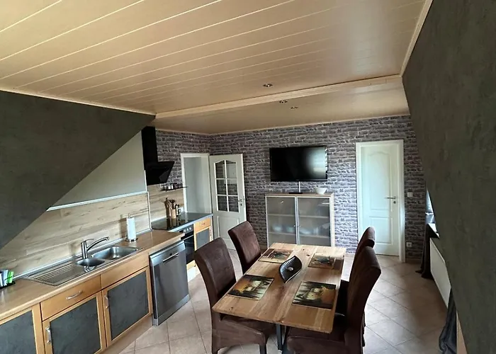 Stilvolle Im Zweifamilienhaus Mit Feldrandlage Und Zentraler Lage * Rodenbach (Main-Kinzig)