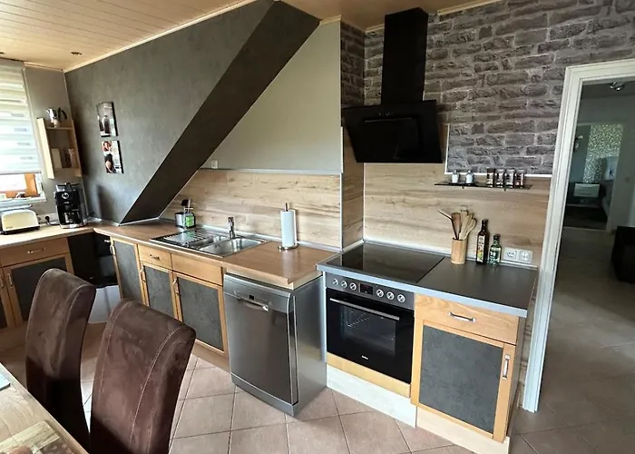 Stilvolle Im Zweifamilienhaus Mit Feldrandlage Und Zentraler Lage Apartment *