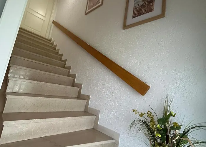 Stilvolle Im Zweifamilienhaus Mit Feldrandlage Und Zentraler Lage Rodenbach (Main-Kinzig)